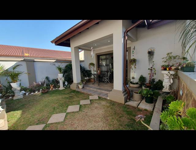4 BEDROOM FREEHOLD FOR SALE IN BRACKENHURST